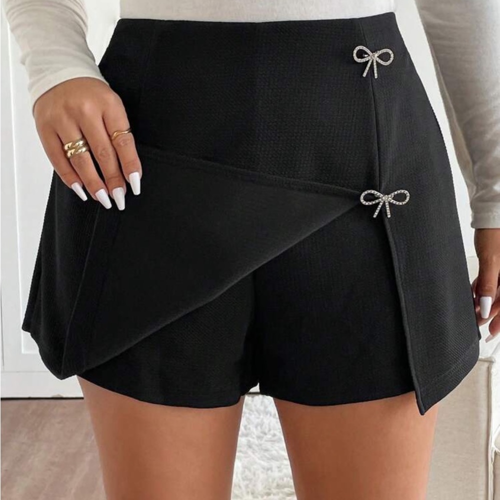 Shein Black Skort with Bow Accents Size 2X New! - Picture 3 of 7